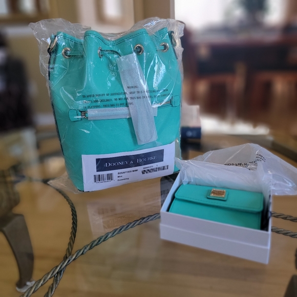 Dooney & Bourke NWT Saffiano Drawstring - Picture 4 of 17